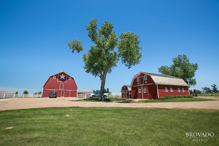 Pipestone MN Wedding Photography at Fountain Prairie Farm