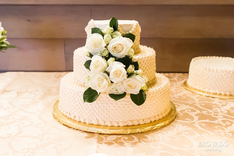 White Bear Lake Christmas Wedding Photography by Brovado Weddings cake