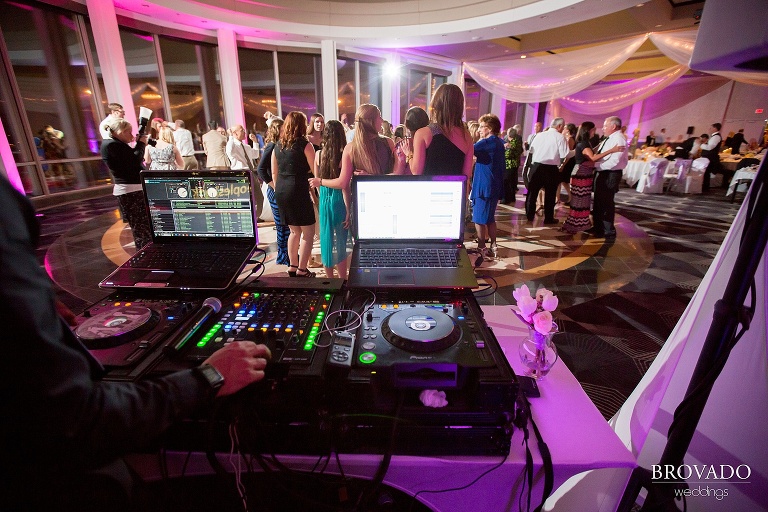 Rainy St Paul Wedding at Intercontinental Hotel Riverfront