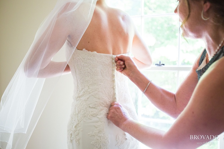 Small, Family Oriented, DIY kinda wedding on the water in Stillwater Minnesota