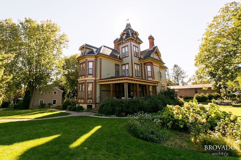 A historic wedding in an old couthouse in stillwater minnesota