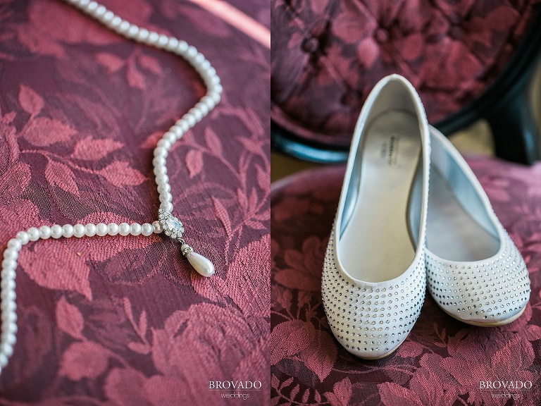 Small, Intimate, autumm themed wedding at the historic gale mansion located in Minneapolis, MN with lots of orange and pink details