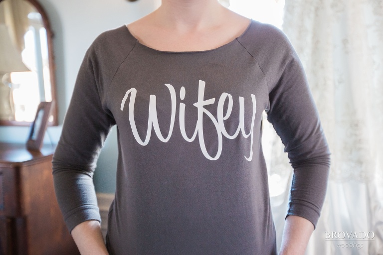 Small, Intimate, autumm themed wedding at the historic gale mansion located in Minneapolis, MN with lots of orange and pink details