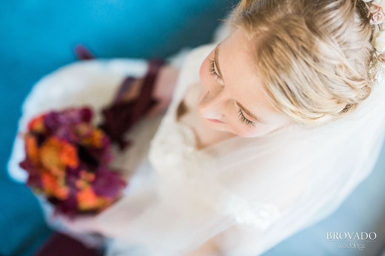 Small, Intimate, autumm themed wedding at the historic gale mansion located in Minneapolis, MN with lots of orange and pink details
