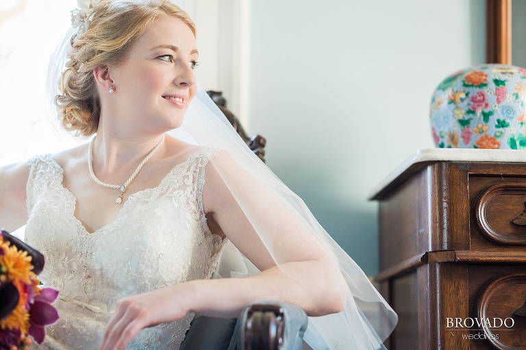 Small, Intimate, autumm themed wedding at the historic gale mansion located in Minneapolis, MN with lots of orange and pink details