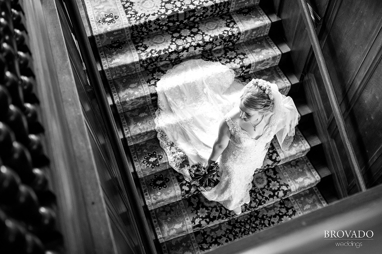 Small, Intimate, autumm themed wedding at the historic gale mansion located in Minneapolis, MN with lots of orange and pink details