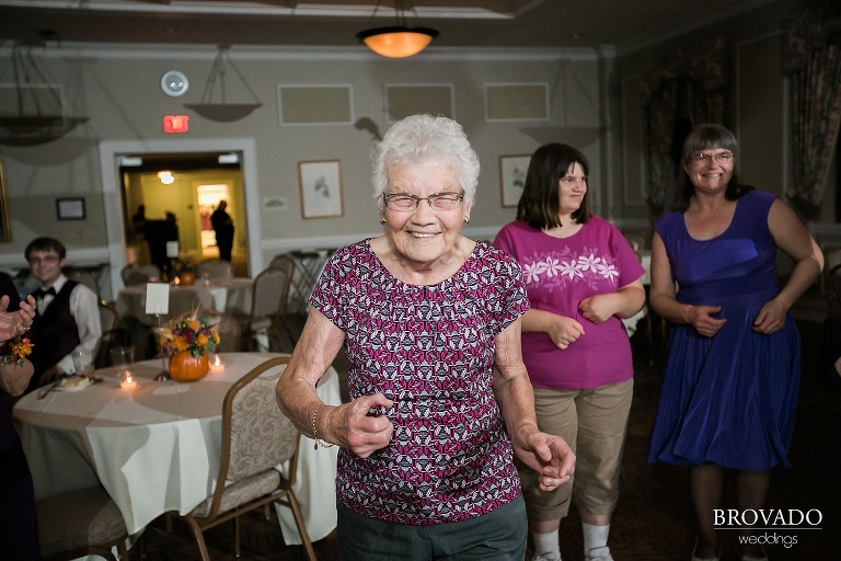 Small, Intimate, autumm themed wedding at the historic gale mansion located in Minneapolis, MN with lots of orange and pink details