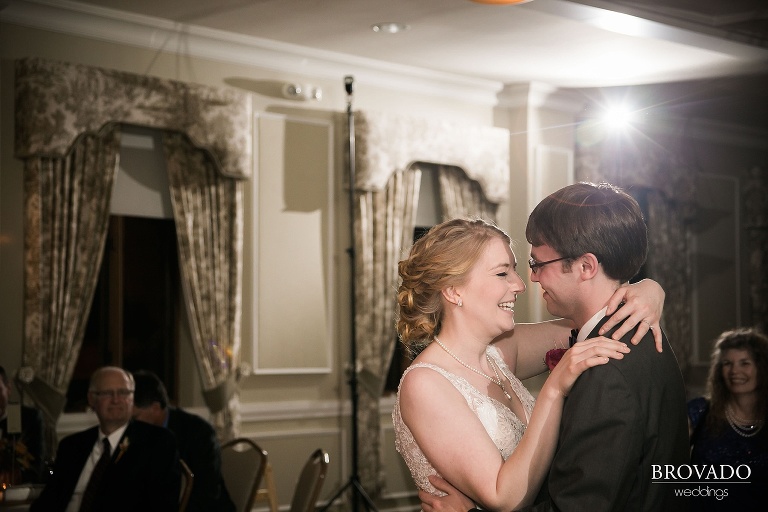 Small, Intimate, autumm themed wedding at the historic gale mansion located in Minneapolis, MN with lots of orange and pink details