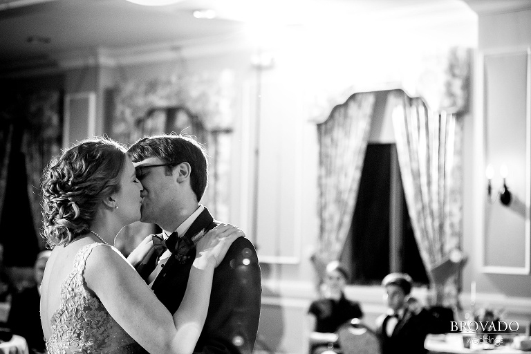 Small, Intimate, autumm themed wedding at the historic gale mansion located in Minneapolis, MN with lots of orange and pink details