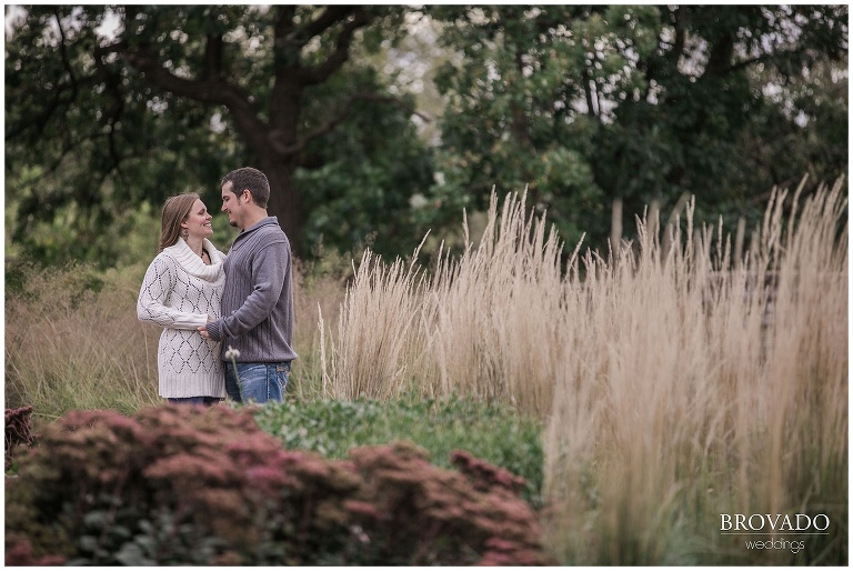 Minnehaha falls engagement photos, MN wild jersey engagment photos, waterfall, fall engagements, park engagement shoot