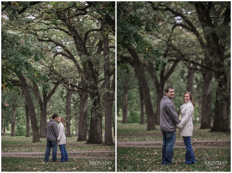 Minnehaha falls engagement photos, MN wild jersey engagment photos, waterfall, fall engagements, park engagement shoot