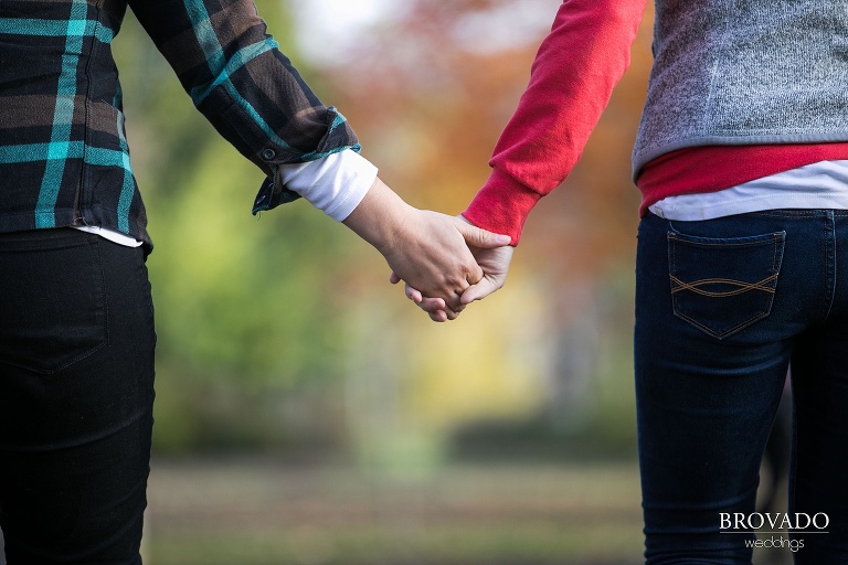 engagment shoot at MInnehaha Falls, MN, Minneapolis fall engagment photos, engaged lesbian couple, fall at Minnehaha Falls 