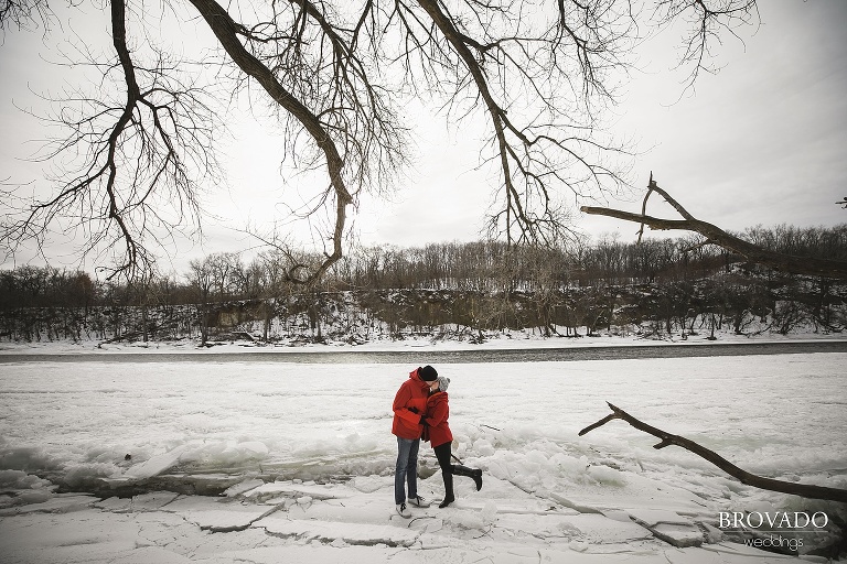 cold winter engagement shoot, winter minneapolis engagment, adventurous couple, cold weather pictures