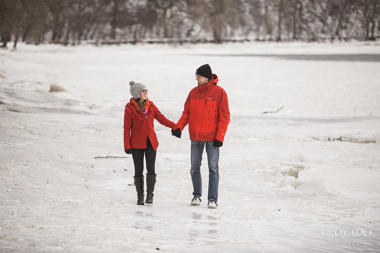cold winter engagement shoot, winter minneapolis engagment, adventurous couple, cold weather pictures