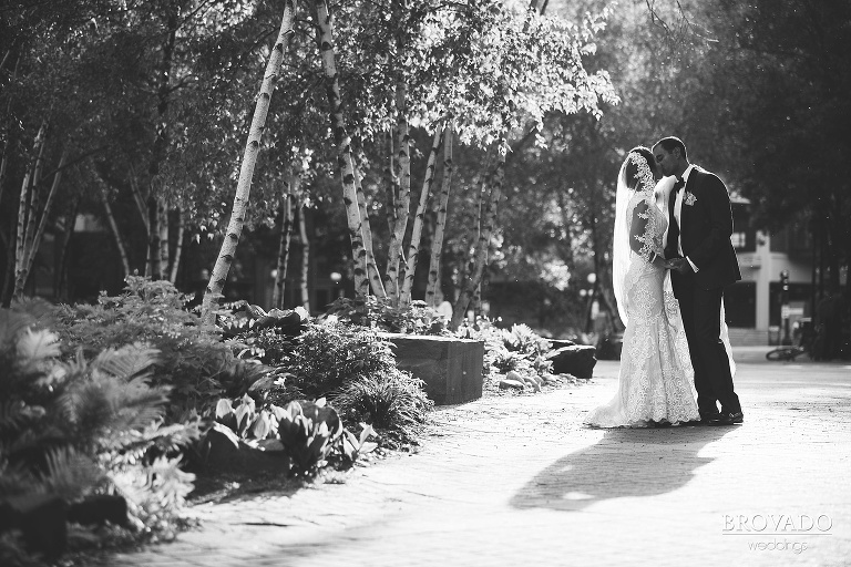 Rishi and Lorena kissing in Mears park
