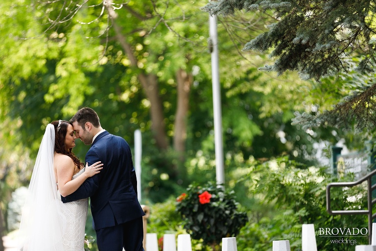 Jacquelyn and Brian pressing their foreheads together