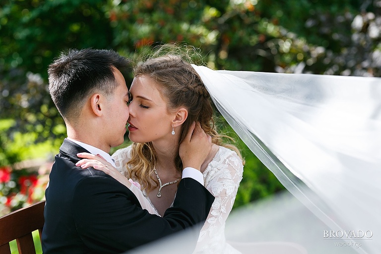 Dramatic kiss between bride and groom